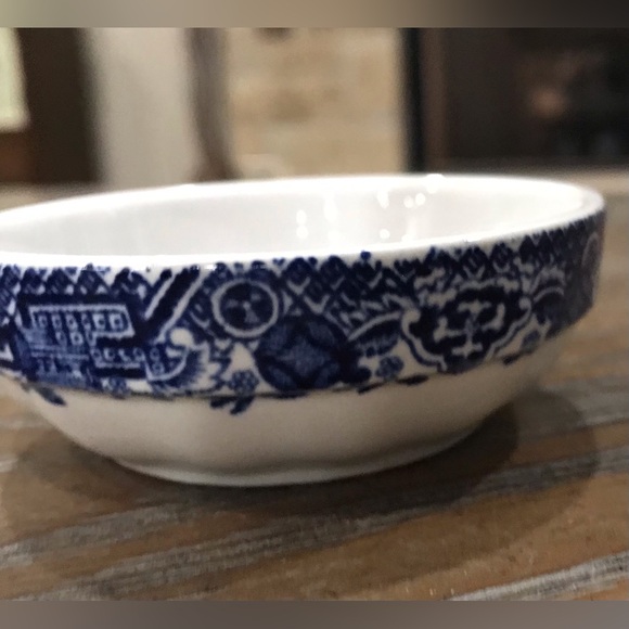 Willow Woods Ware Butter Pat/Pin dish. In great condition no chips. - Picture 3 of 5